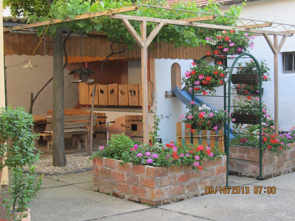 Haus Resi Staatz Exterior foto