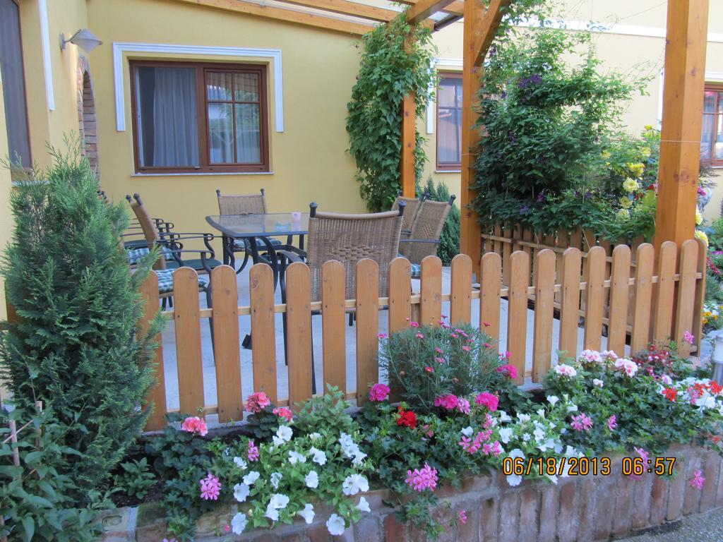Haus Resi Staatz Exterior foto